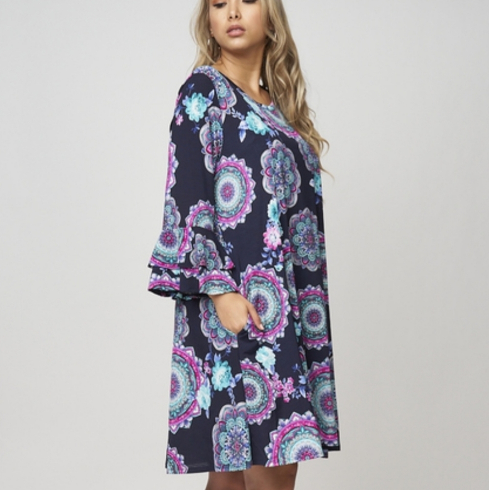 Plus size dress with ruffle sleeves & pockets - Picture 1 of 4